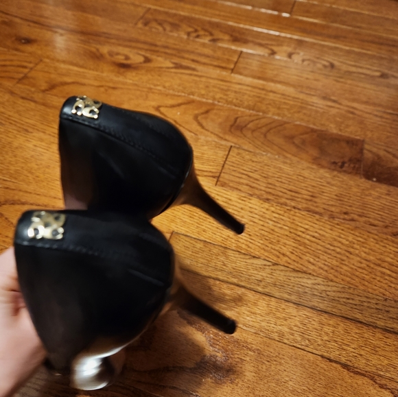 Coach Pumps - Picture 3 of 6